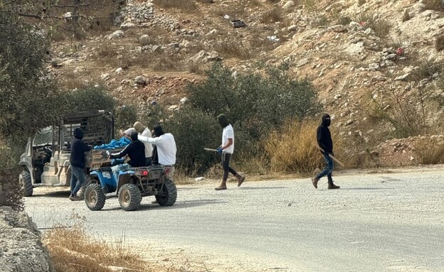 רעולי פנים תקפו דיפלומטים בבנימין רעולי פנים תקפו דיפלומטים בבנימין