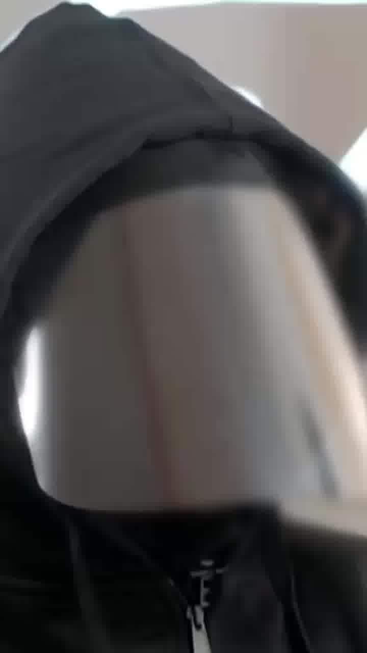 לא תאמינו מי זאת: לראשונה ב״הזמר במסכה״ נמלת האש נחשפה לקהל בבית