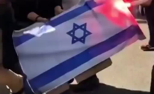בלב רומא: דגלי ישראל וארה"ב הועלו באש