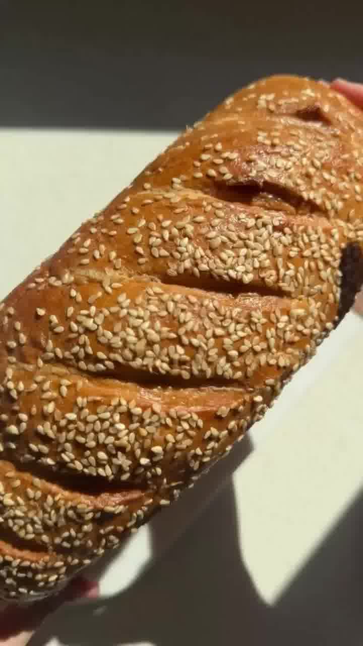 אין לנו איך לתאר את הטוסט הזה חוץ מפסיכי