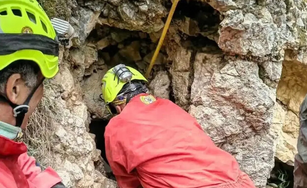פתח המערה קרס, המטייל חולץ אחרי 27 שעות