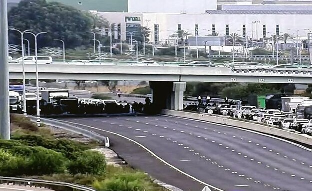 חרדים חוסמים את צומת יבנה במחאה מעצר עריקים, 18.10.2026