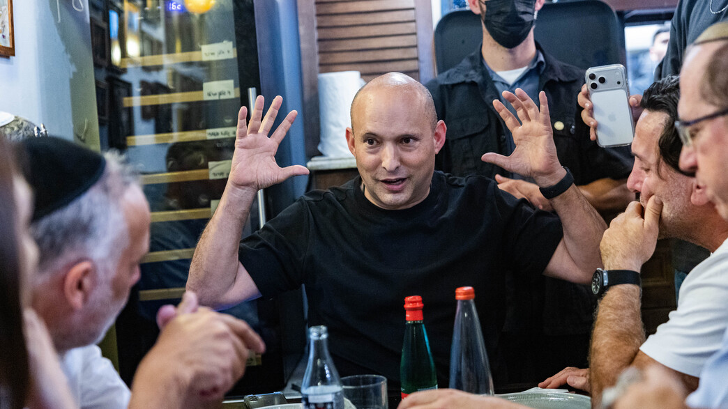 נפתלי בנט נפגשים עם מצביעים