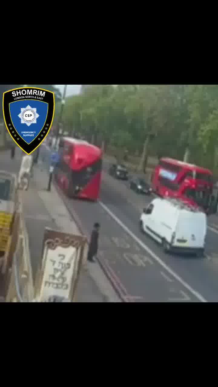 אישה יהודייה הותקפה ברחובות לונדון כשדחפה עגלת תינוק