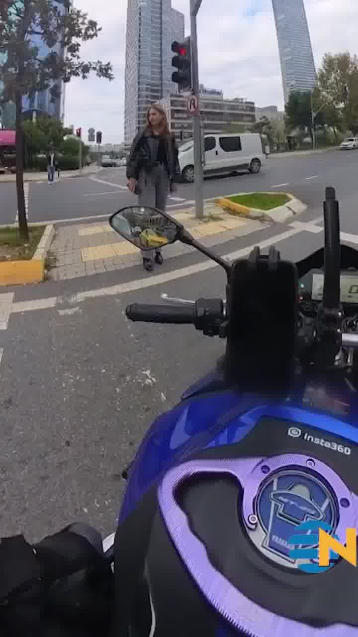 וזאת הסיבה שלא חוצים באדום 