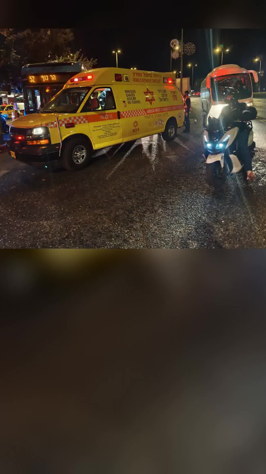 אישה בת 35 נפצעה באורח קשה לאחר שנפגעה מאוטובוס בשדרות חיים ברלב בירושלים