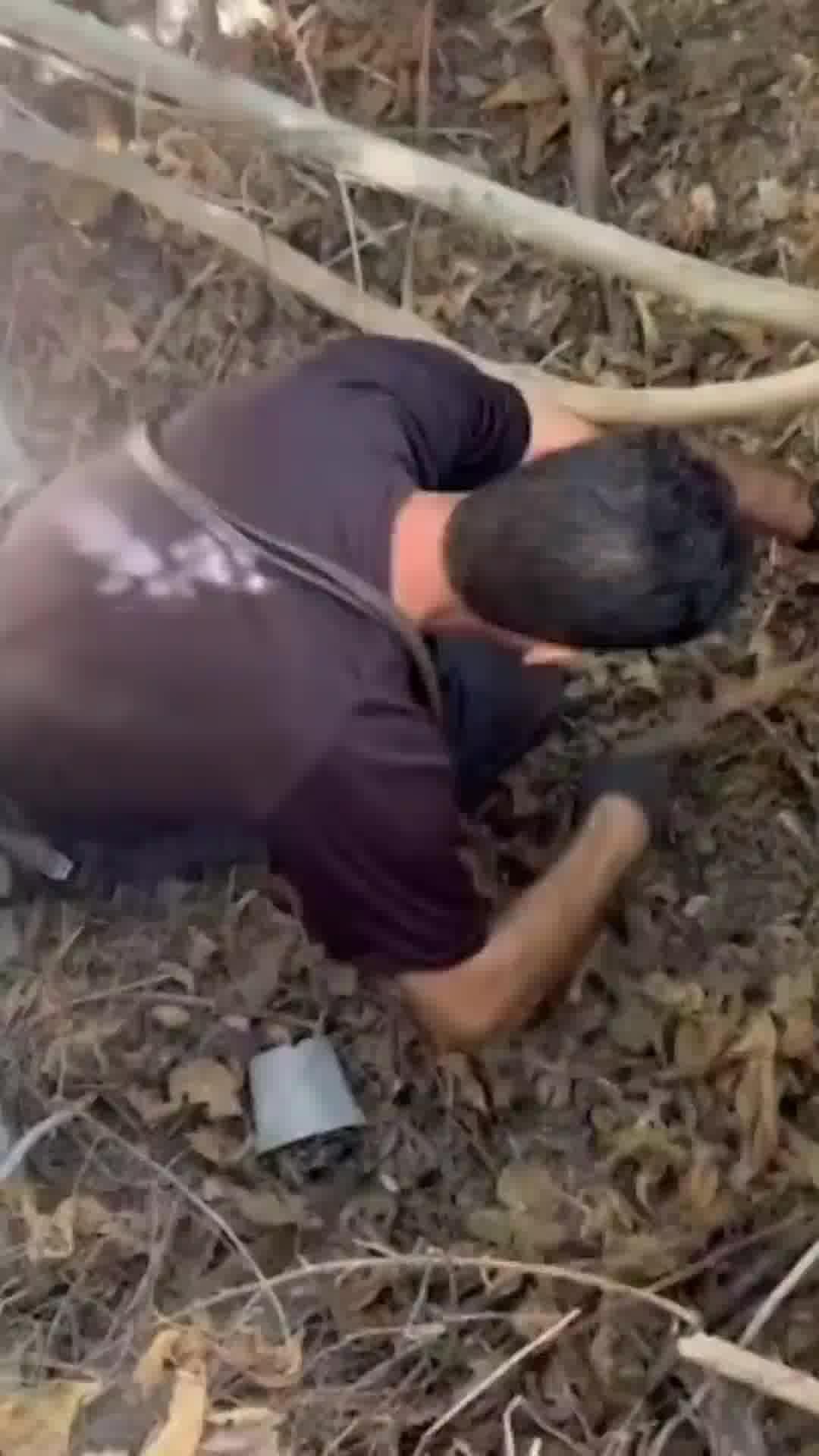 בור עם עשרות פרטי אמל"ח צה"ליים נחשף על ידי שוטרים בתוך בית קברות בכפר זרזיר