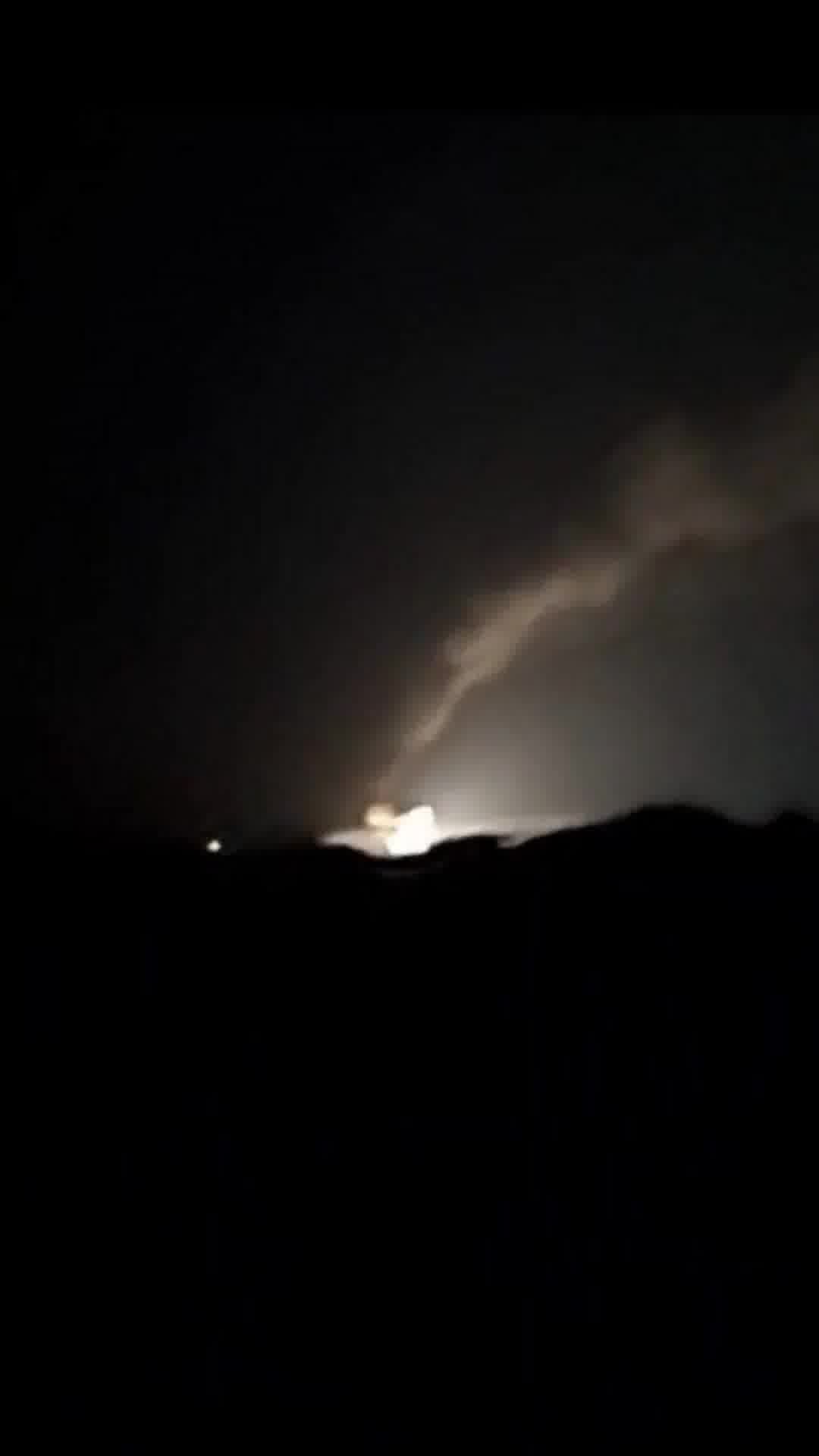 תיעוד מאיראן: עמוד עשן מעל סיריק אחרי הפיצוצים המסתוריים 
