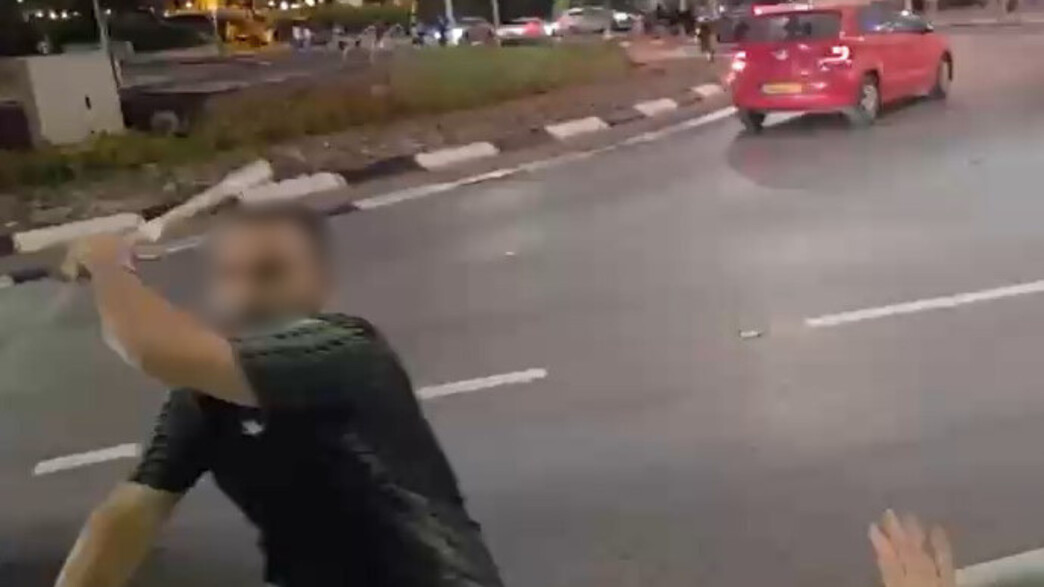 צעיר בן 19 נעצר בחשד שתקף פעילים ממפלגת „הדמוקרטים”