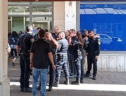 נעצר עם פתקי "זה שוד תביאו את הכסף": בן 50 חשוד בשוד שני בנקים בראשון לציון