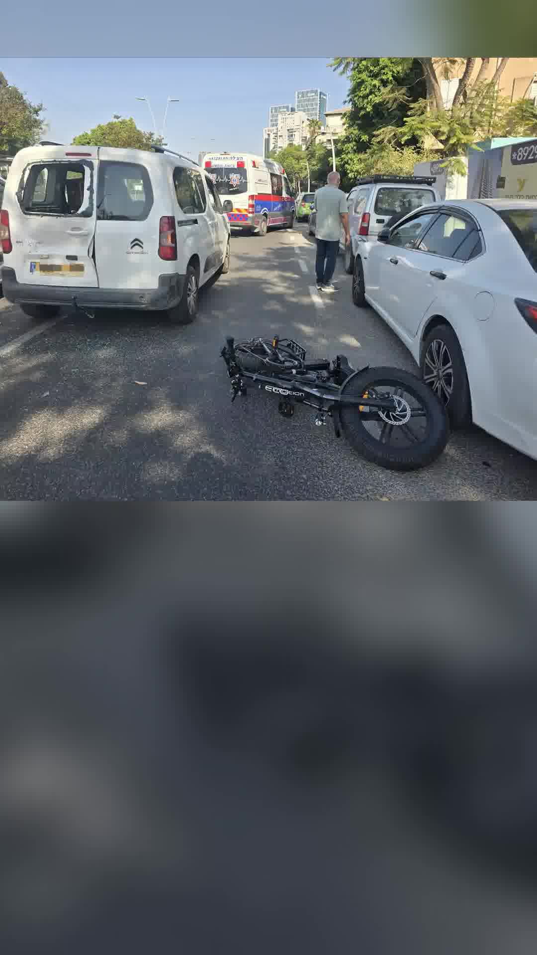 נער בן 16 שרכב על אופניים חשמליים ברמת גן נפגע מרכב, מצבו בינוני