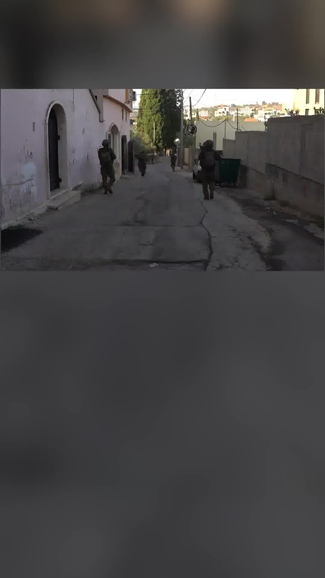 דובר צה"ל: "הכוחות מכתרים את חברון וכפרים נוספים, נכנסים לבתי המחבלים ופועלים לסיכול טרור"
