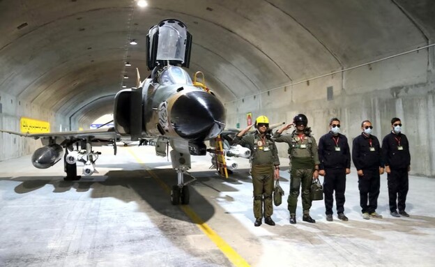 תמונות לווין מבסיס חיל האוויר "נשר 44" של איראן תמונות לווין מבסיס חיל האוויר "נשר 44" של איראן
