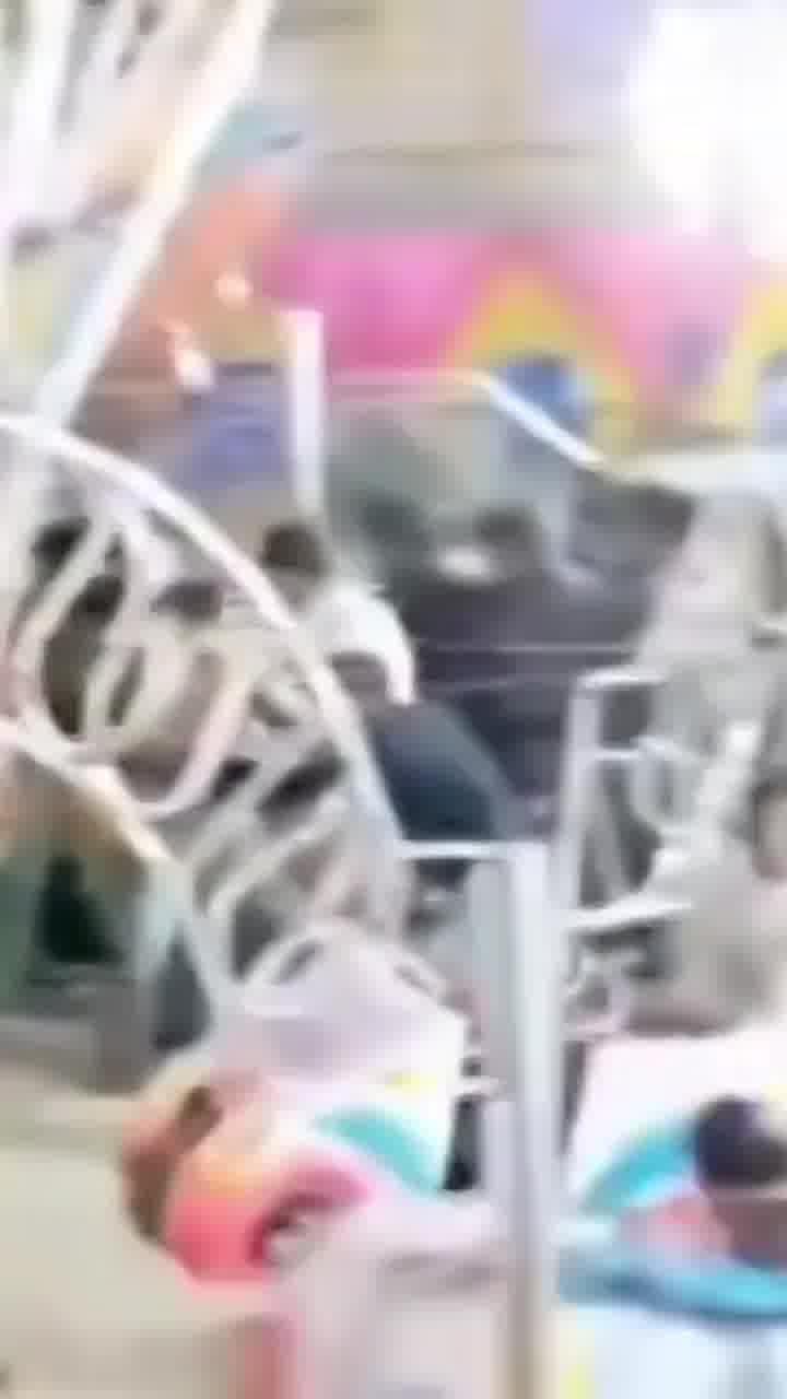 וזאת הסיבה שיש הגבלת גיל על מתקנים מסוימים
