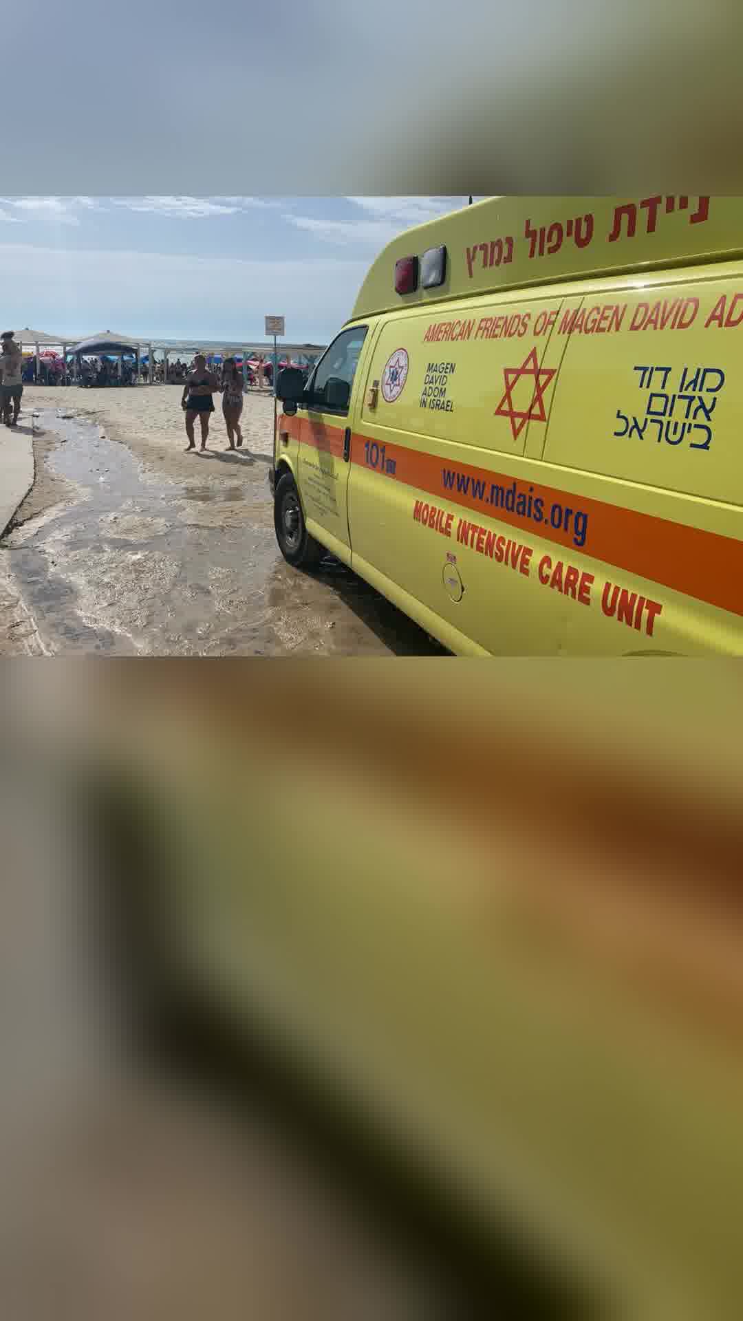 אישה בת 70 נמשתה מהים סמוך לחוף בוגרשוב בתל אביב, מצבה קשה