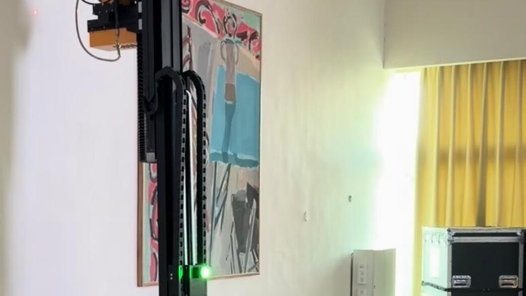 רובוט אוטונומי שנחשף בכנס התאחדות קבלני השיפוצים