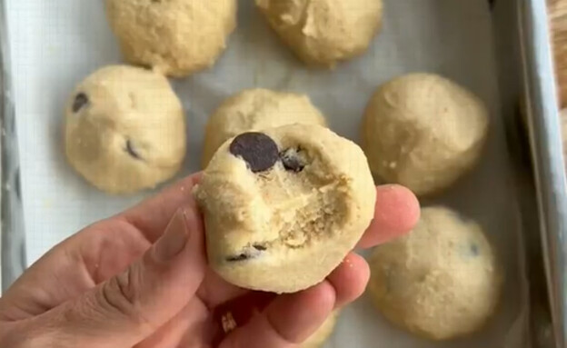 נשנוש בצק עוגיות (צילום: חן אורפז, mako אוכל)