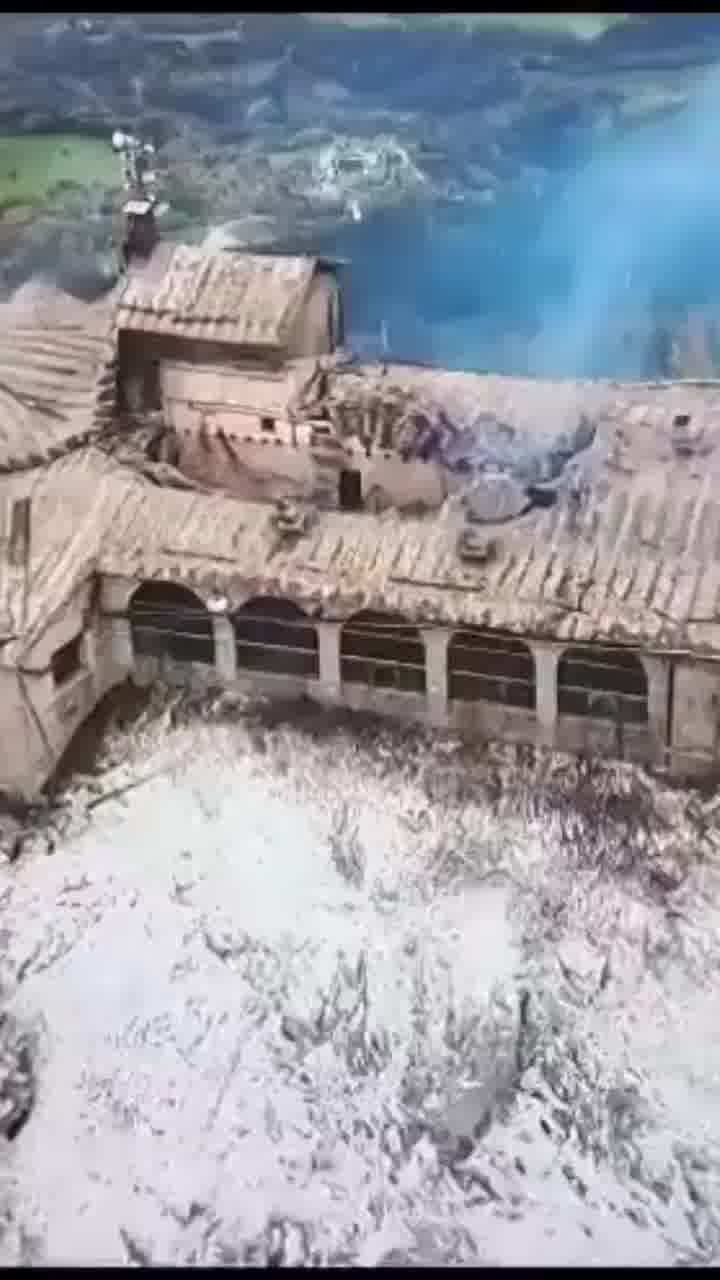 תיעוד אווירי של נזקי השריפה ב"קן הנשרים", בקתת הנופש של אדולף היטלר