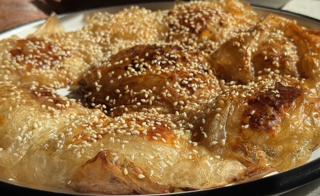 בורקס גבינות יווני מדפי אורז - אחרי בורקס גבינות יווני מדפי אורז - אחרי