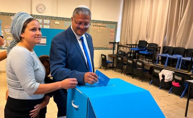 איתמר בן גביר מצביע בבחירות