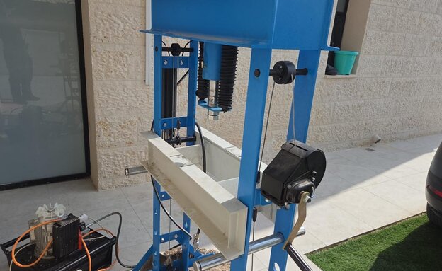 הממצאים שנאספו ממפעל הזיוף באריאל הממצאים שנאספו ממפעל הזיוף באריאל