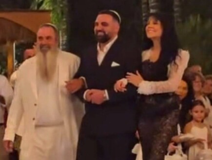 האקס עם זקן, היא בשמלה שקפקפה: בנה של דנה רון התחתן