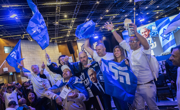 פעילים חוגגים במטה הליכוד פעילים חוגגים במטה הליכוד