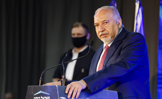 אביגדור ליברמן נואם במטה המפלגה לאחר תוצאות המדגם אביגדור ליברמן נואם במטה המפלגה לאחר תוצאות המדגם