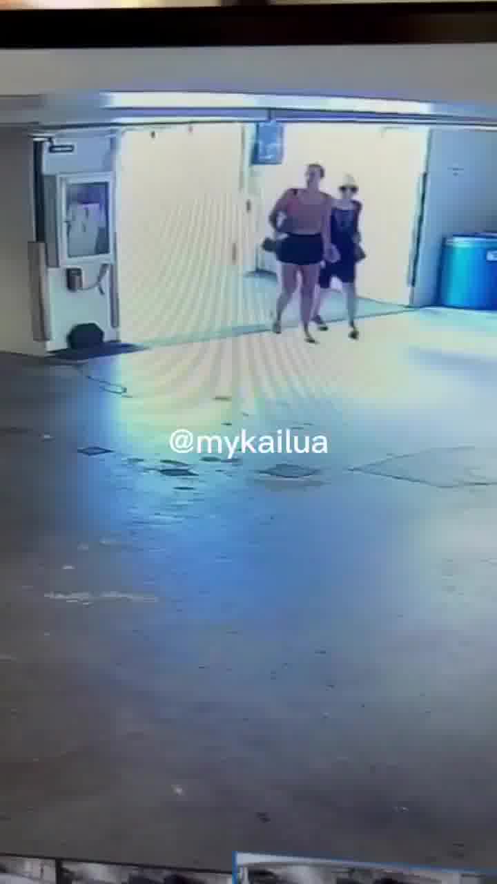 ניסיון חטיפה בהוואי: גבר תועד נושא אישה לעבר רכבו