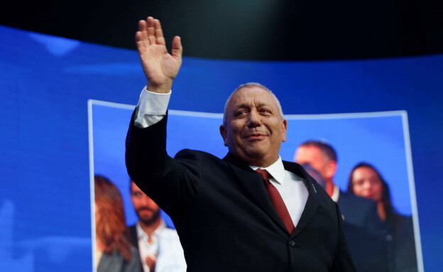 גדי איזנקוט נואם במטה המפלגה לאחר תוצאות המדגם גדי איזנקוט נואם במטה המפלגה לאחר תוצאות המדגם