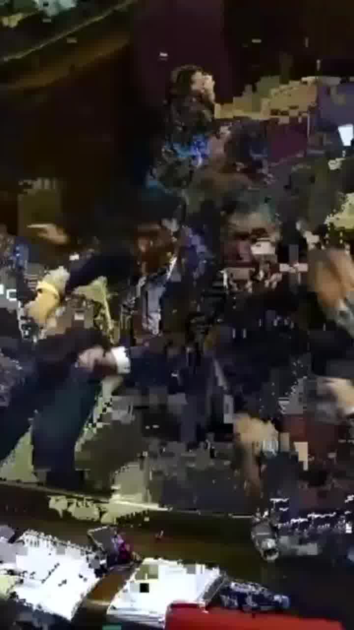 בינתיים בארמניה... פרצה קטטה המונית בין חברי הפרלמנט