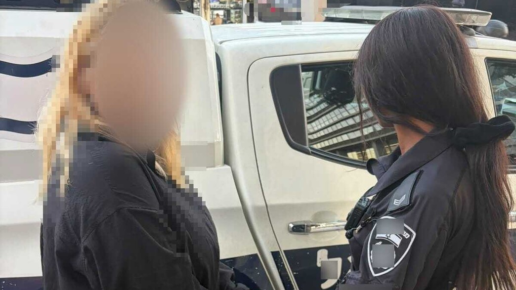 תיעוד ממעצר האישה החשודה בתקיפת נשים בתל אביב תיעוד ממעצר האישה החשודה בתקיפת נשים בתל אביב