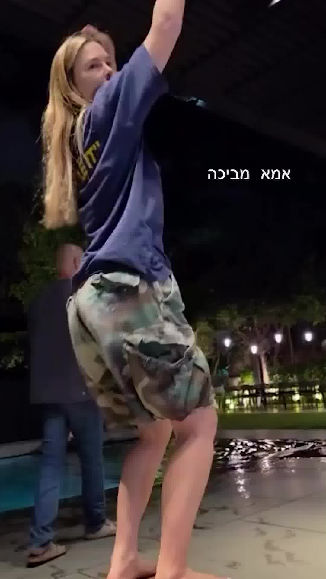 "אמא מביכה": בר רפאלי גונבת את ההצגה ביום ההולדת של הבת שלה