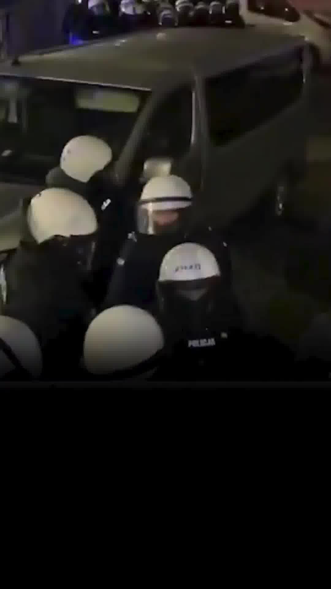 עימות חריג בפולין בין הממשלה למערכת המשפט: משטרה נפרסה בבית הדין לחוקה, האופוזציה: "זו הפיכה"