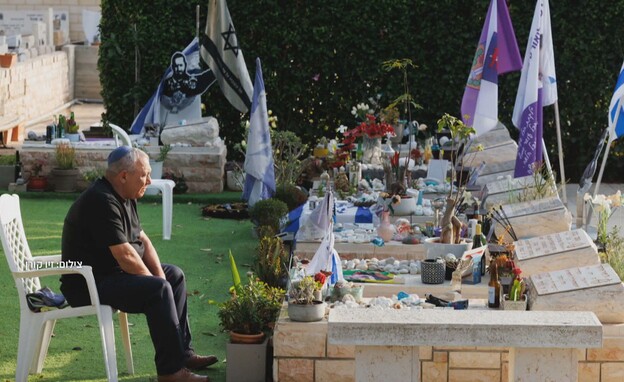 איזנקוט בקבר בנו - לשימוש חד פעמי למגזין N12 איזנקוט בקבר בנו - לשימוש חד פעמי למגזין N12